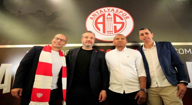 Alex de Souza, Antalyaspor ile 2 yıllık sözleşme imzaladı