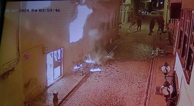Amasyada yanan asırlık konaktaki patlama anı kamerada: 1 kişi hayatını kaybetti