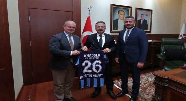 Anadolu Üniversitesi Spor Kulübünden Vali Aksoya ziyaret