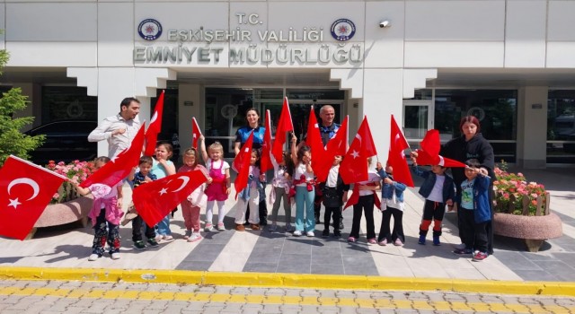 Anaokulu öğrencileri İl Emniyet Müdürlüğünü ziyaret etti