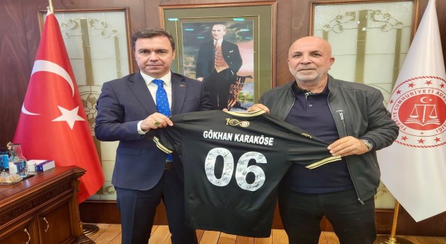 Ankara Cumhuriyet Başsavcısı Karaköseye Alanyaspor forması