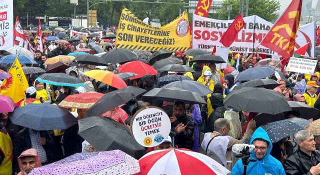 Ankarada 1 Mayıs sağanak yağmur altında kutlandı