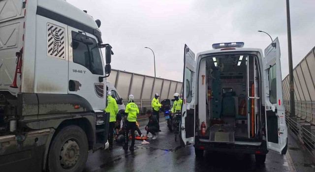 Anneler Günü için çiçek siparişi götüren kuryeye kamyon çarptı