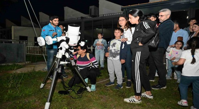 Antalya, Bilim Merkezinden dünyanın uydusunu gözlemledi