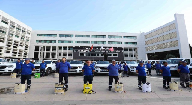 Antalya Büyükşehir Belediyesinden vektörle mücadele ordusu