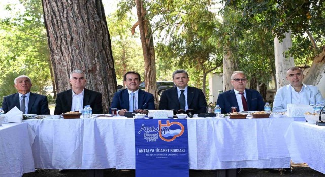 Antalya Valisinden Zeytinpark çağrısı: Yeşil alan olarak mühürleyip son kaleyi kurtaralım