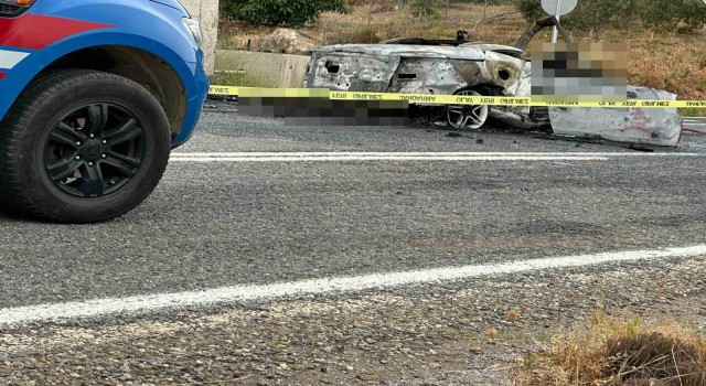 Antalyada alev alan otomobildeki Polonyalı çift hayatını kaybetti