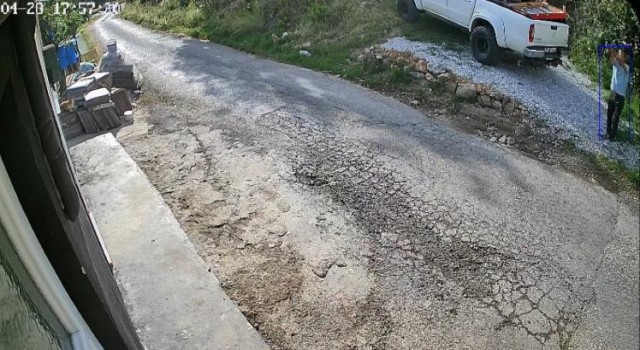 Antalyada kedi köpek oteline silahlı ve uçan tekmeli saldırı