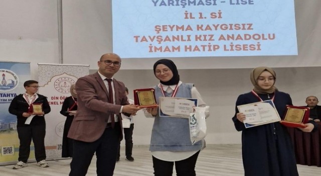 Arapça Şiir Yarışmasında Birincilik Kazanan öğrenci Tavşanlının gururu oldu