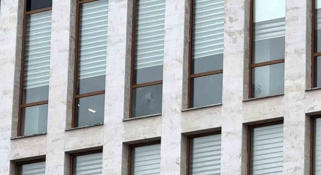 Arnavutköy Kaymakamlığına kurşun isabet etti, polis harekete geçti