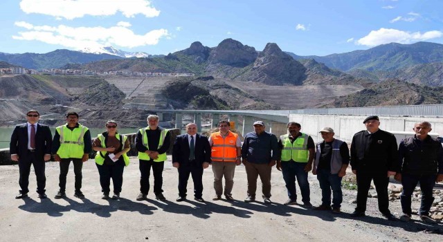 Artvin Valisi Ünsal, Yusufeli Merkez Viyadüğünde incelemelerde bulundu