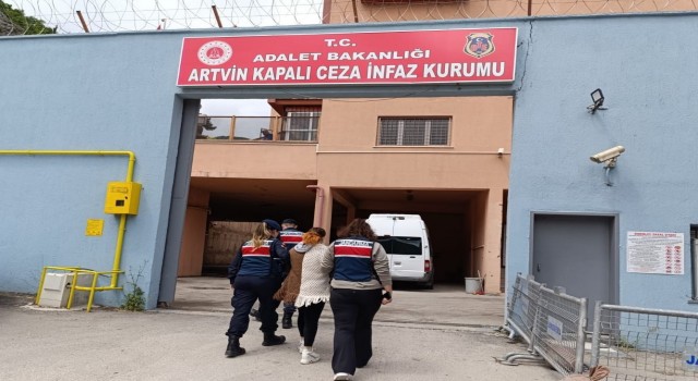 Artvinde cinsel istismar suçundan aranan kadın yakalandı