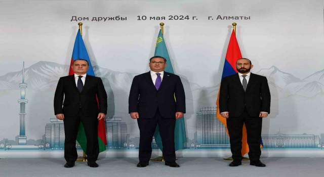 Azerbaycan ve Ermenistan Dışişleri Bakanları Kazakistan'da bir araya geldi