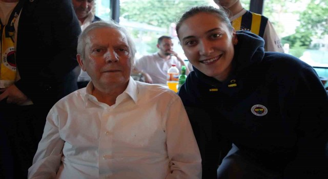 Aziz Yıldırım: “Fenerbahçenin şampiyon olması için bütün rahatımı bozdum aday oldum”