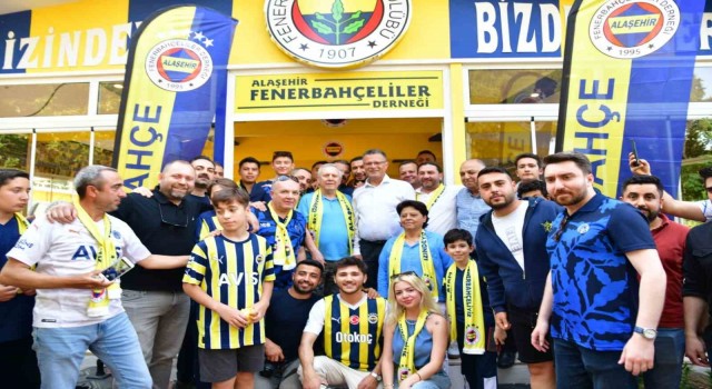 Aziz Yıldırım Manisada Fenerbahçeliler Derneğini ziyaret etti