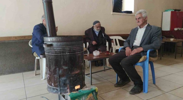 Bahçesarayda sobalar yanmaya devam ediyor