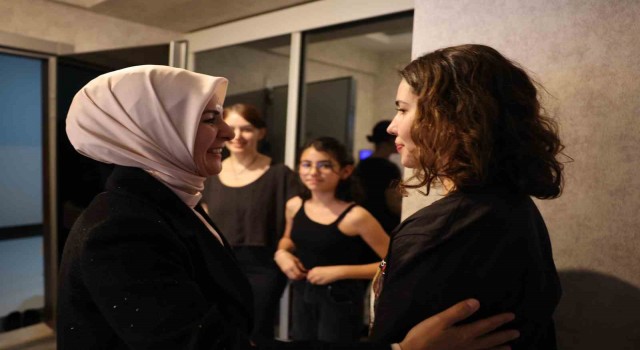 Bakan Göktaştan şehit kızına ziyaret