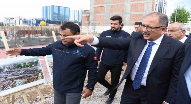 Bakan Özhaseki Malatyada çarşı projesini inceledi