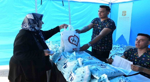 Balıkesir Büyükşehir, can dostlarının yanında