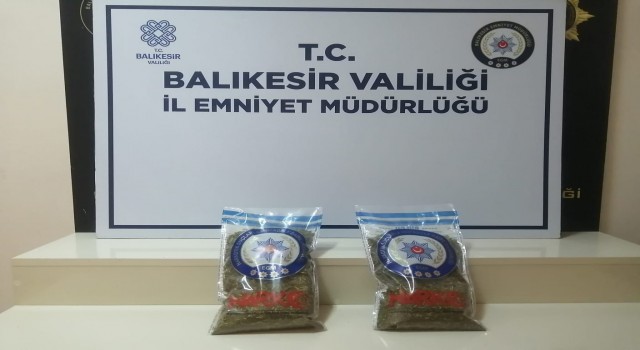 Balıkesirde uyuşturucu ticareti yapan 2 şüpheli yakalandı