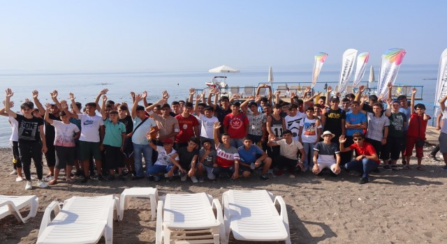Başarılı öğrencilere yaz tatili hediyesi Zeytinburnu Belediyesinden