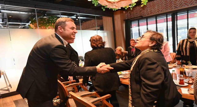 Başkan Ahmet Akın, Anneler Gününü kutladı