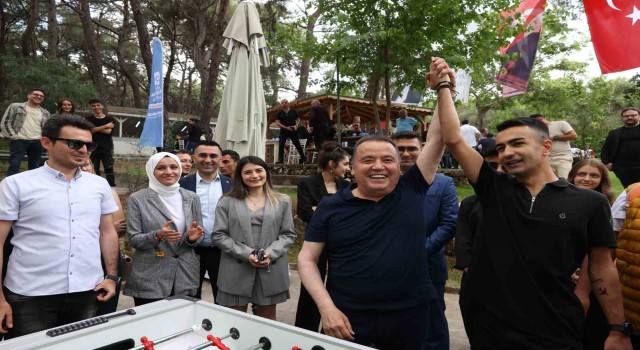 Başkan Böcek: Gençlerimizin geleceğe umutla bakması için çalışıyoruz