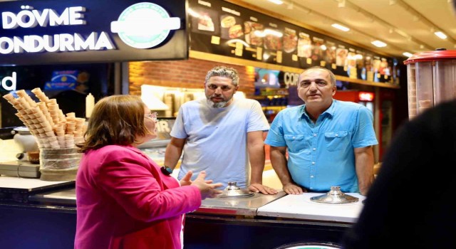 Başkan Gençay Altınkumda vatandaşlarla bir araya geldi