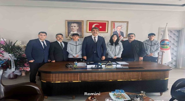 Başkan Polattan atletizm takımına ödül