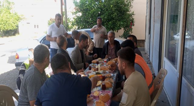 Başkan Uyutmaz alt yapıda çalışan işçilerle kahvaltı yaptı