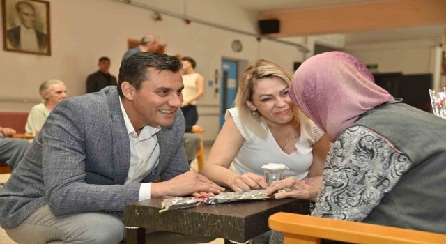Başkan Zeyrekten huzurevindeki annelere ziyaret