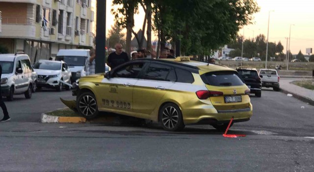 Batmanda iki otomobil çarpıştı: 2 yaralı