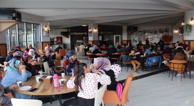 Bayburtta Anneler Günü dolayısıyla eğlence programı düzenledi