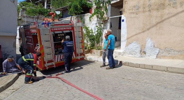 Belediye ekiplerinin dikkati, yaşlı kadını kurtardı