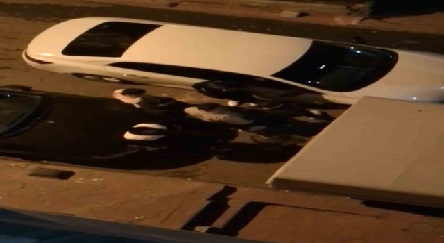 Beyoğlunda 15 yaşındaki ehliyetsiz sürücü polise yakalanınca ortalık karıştı: Polis havaya ateş açtı