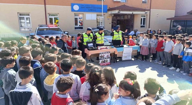 Beyşehirde jandarmadan öğrenciler ve mahalle sakinlerine trafik eğitim seminerleri