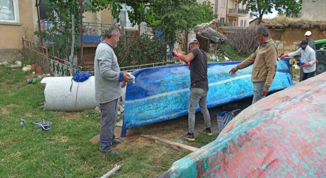 Beyşehirde tatlı su balığı avcıları yeni sezon hazırlıklarına başladı