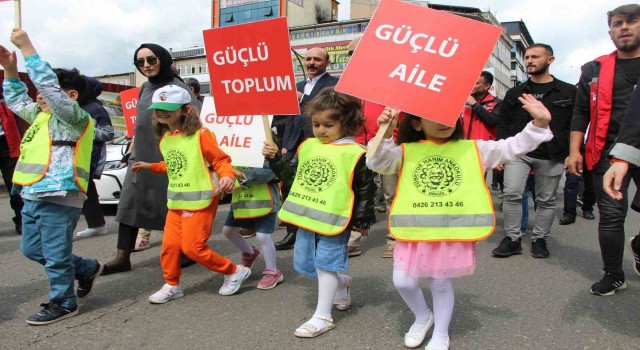 Bingölde Aile istikbalimizdir yürüyüşü