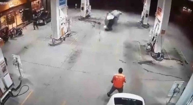 Bir anda akaryakıt istasyonuna girmeye çalıştı, ortalığı savaş alanına döndürdü