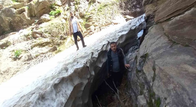 Bitlisin kar tünelleri buzdan mağaraları andırıyor