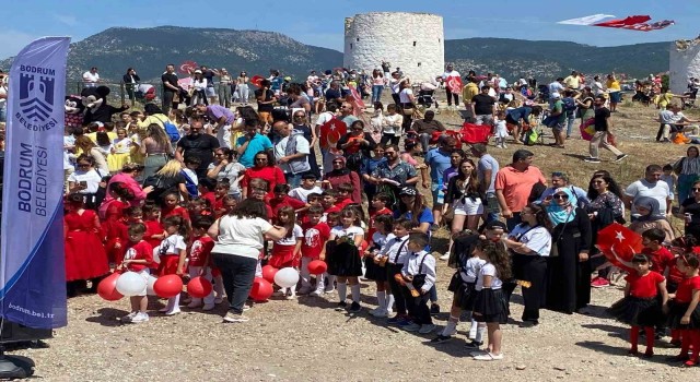 Bodrumda yeryüzü çocuklarla, gökyüzü uçurtmalarla şenlendi