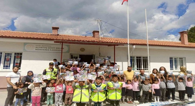 Bozdoğan İlçe Jandarma Komutanlığından öğrencilere trafik eğitimi