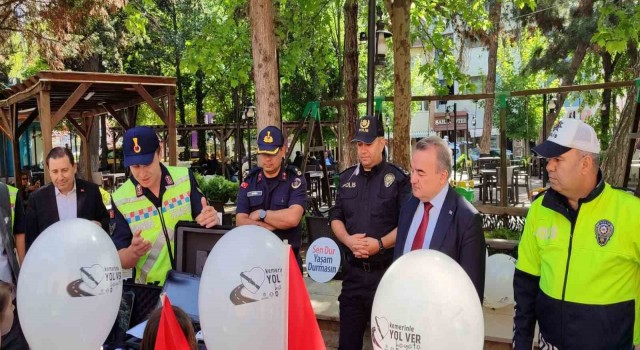 Bozüyükte emniyet kemerinin önemi simülasyon aracıyla anlatıldı