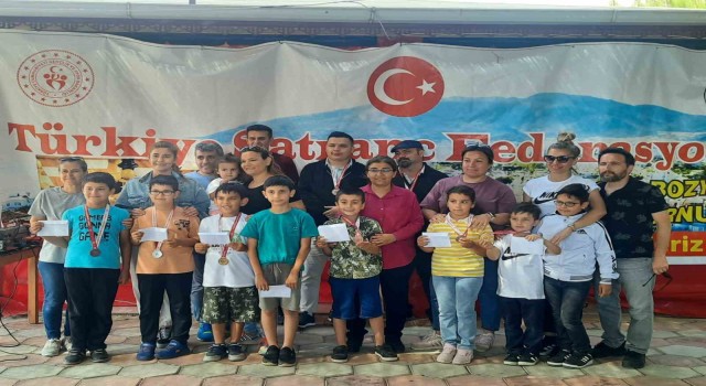 Bozyazıda Satranç Turnuvasının ödülleri verildi