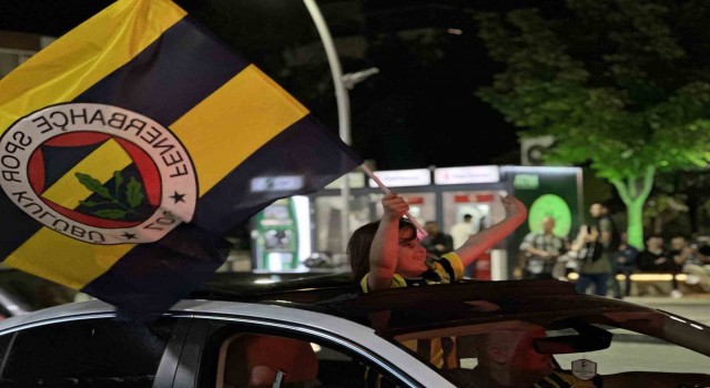 Burdurda Fenerbahçeliler galibiyeti coşku ile kutladı