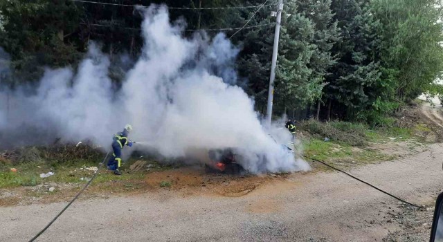 Burdurda park halindeki araçta yangın