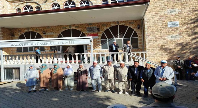 Burhaniyede hacılara coşkulu uğurlama