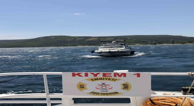 Çanakkale Boğazında sürüklenen içinde 4 kişinin bulunduğu tekne kurtarıldı