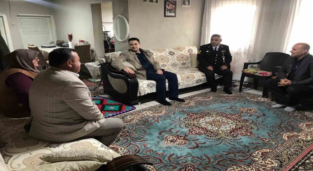 Çavdarhisar Kaymakamı Gedikten şehit ailelerin Anneler Günü ziyareti