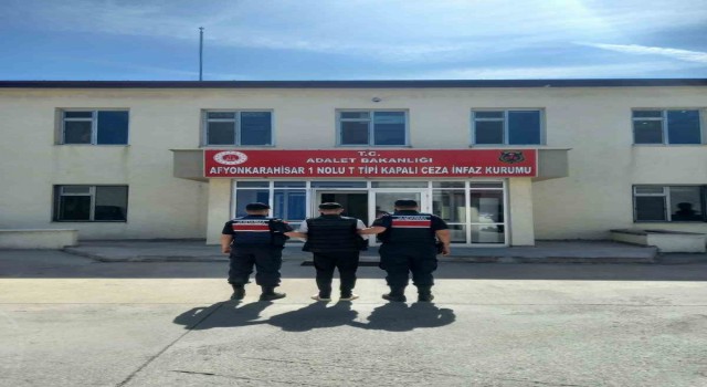 Çeşitli suçlardan hapis cezası ile aranan 2 şahsı jandarma yakaladı